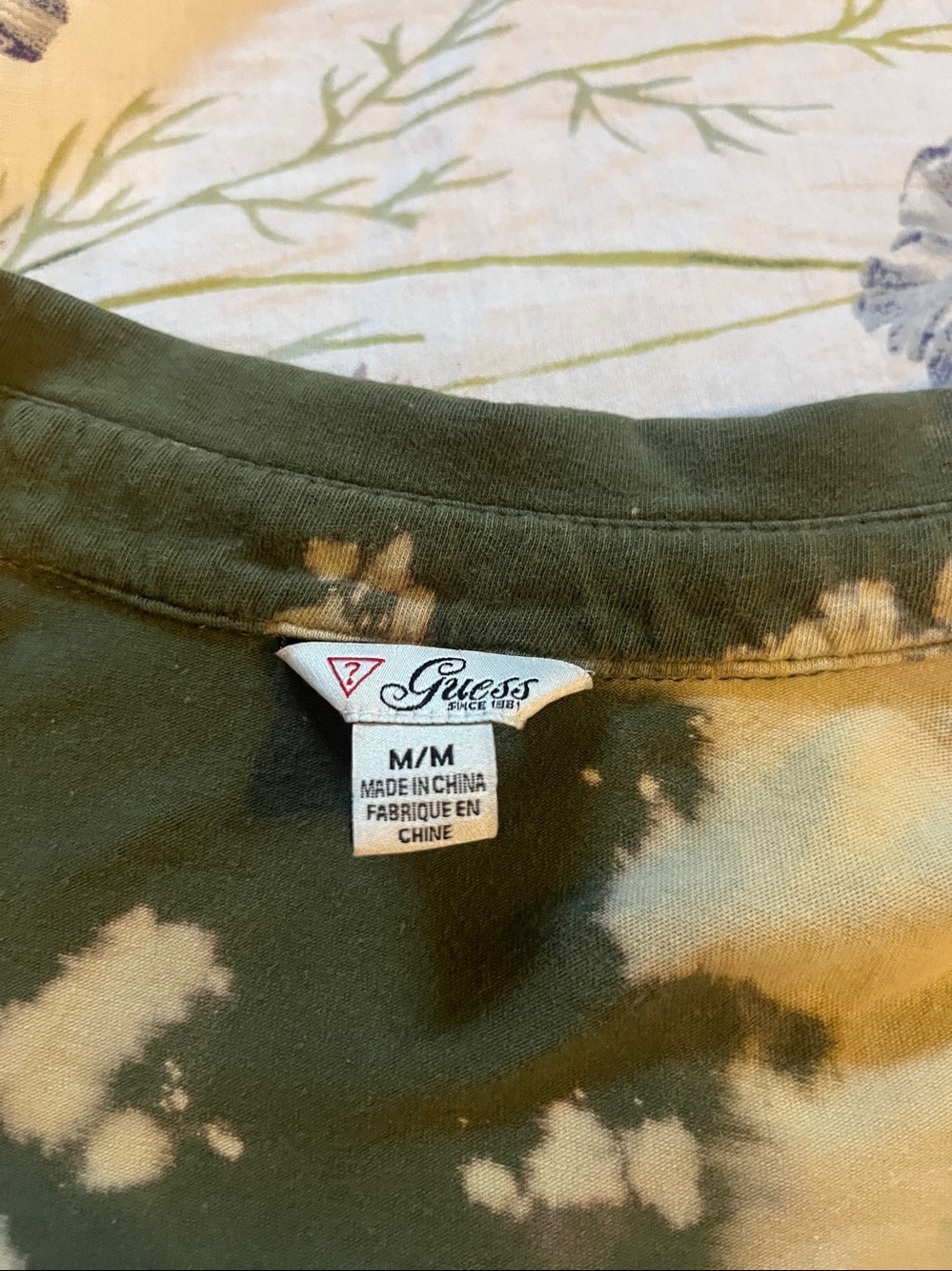 Vintage Y2K Guess by Marciano Olive Tie-Dye Henley Top, S/M, PTP 17" - Picture 2 of 7